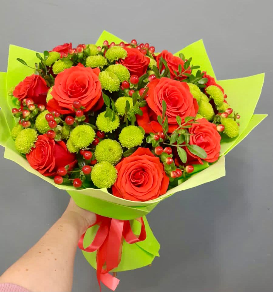 Букет цветов из: Хризантемы и Розы в Добрянке