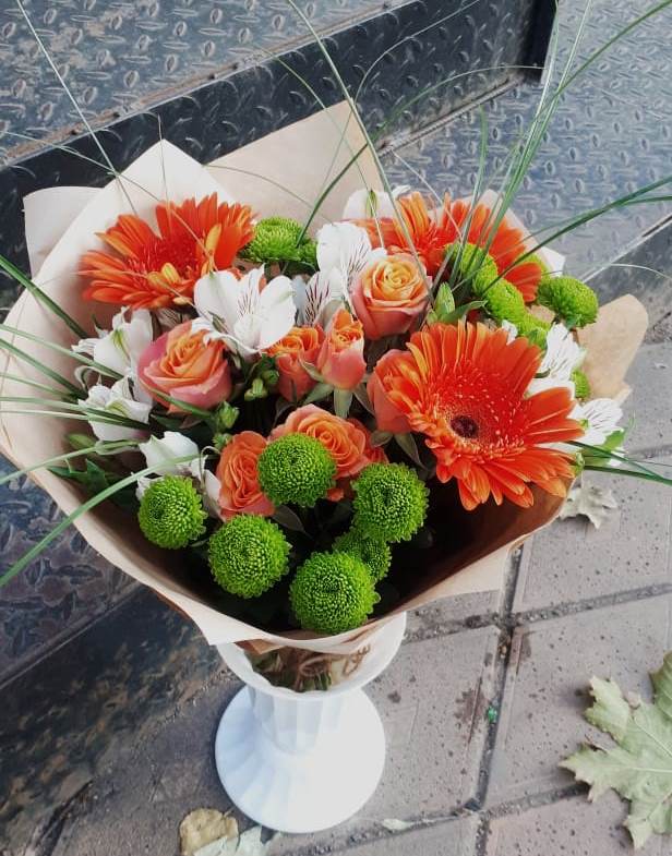 Букет цветов из: Герберы, Хризантемы, Альстромерии и Розы в Добрянке