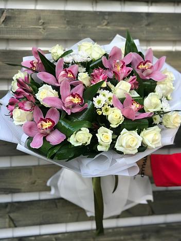 Букет цветов из: Розы и Хризантемы в Добрянке