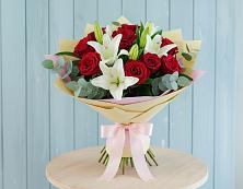 Букет цветов из:  Лилии и Розы в Добрянке