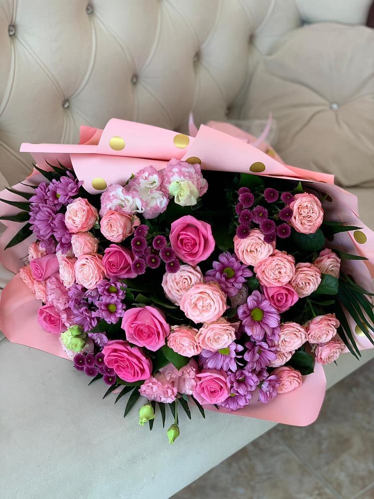 Букет цветов из: Хризантемы, Розы и Лизиантусы в Добрянке