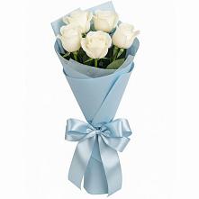 Букет 5 Белых роз Проуд в Добрянке