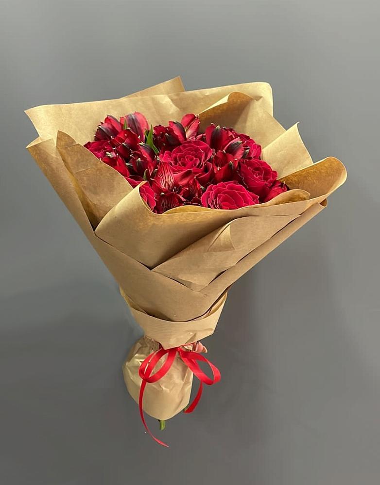 Букет цветов из: Альстромерии и Розы в Добрянке