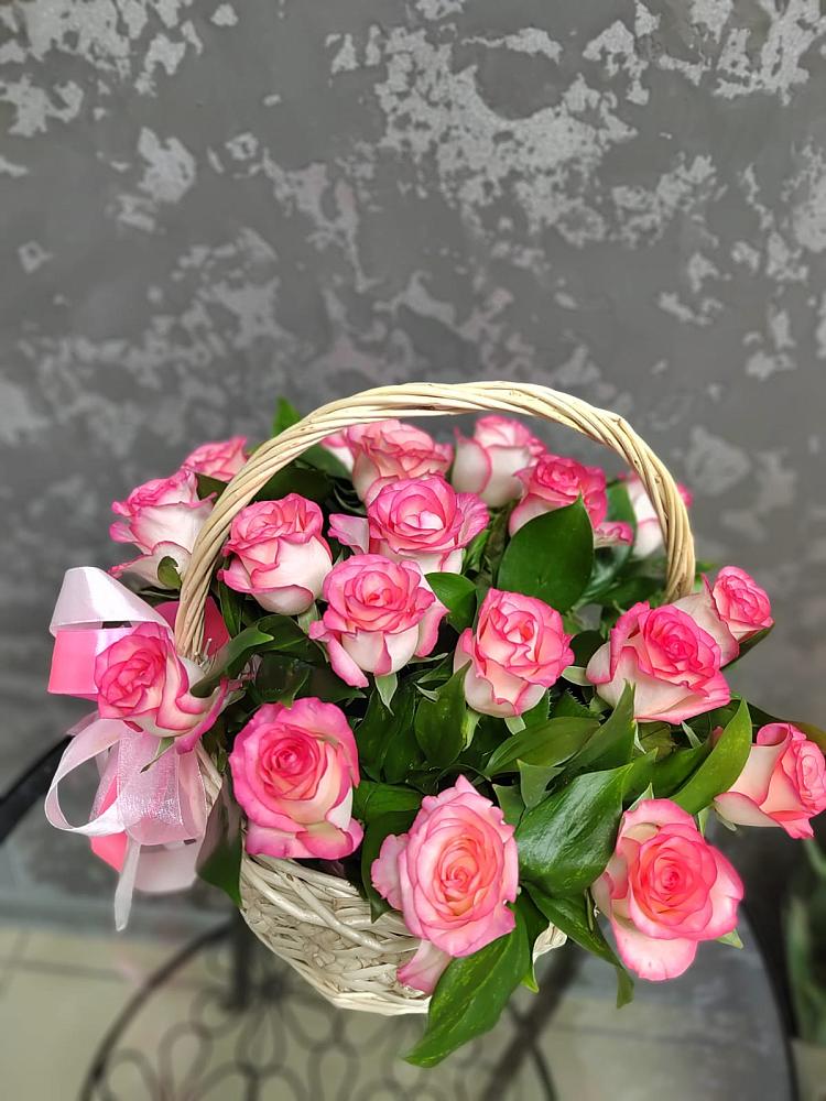 Цветочная композиция из Розы в корзине в Добрянке