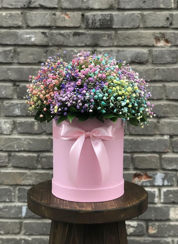 Цветочная композиция из Гипсофила и Розы в шляпной коробке в Добрянке