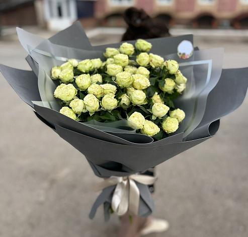 Букет Белые кустовые розы Солинеро в Добрянке