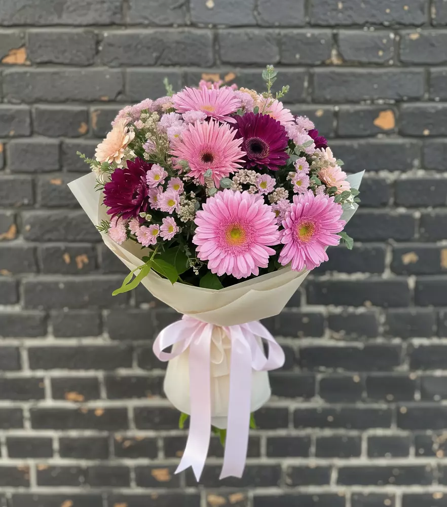 Букет цветов из: Герберы и Хризантемы в Добрянке