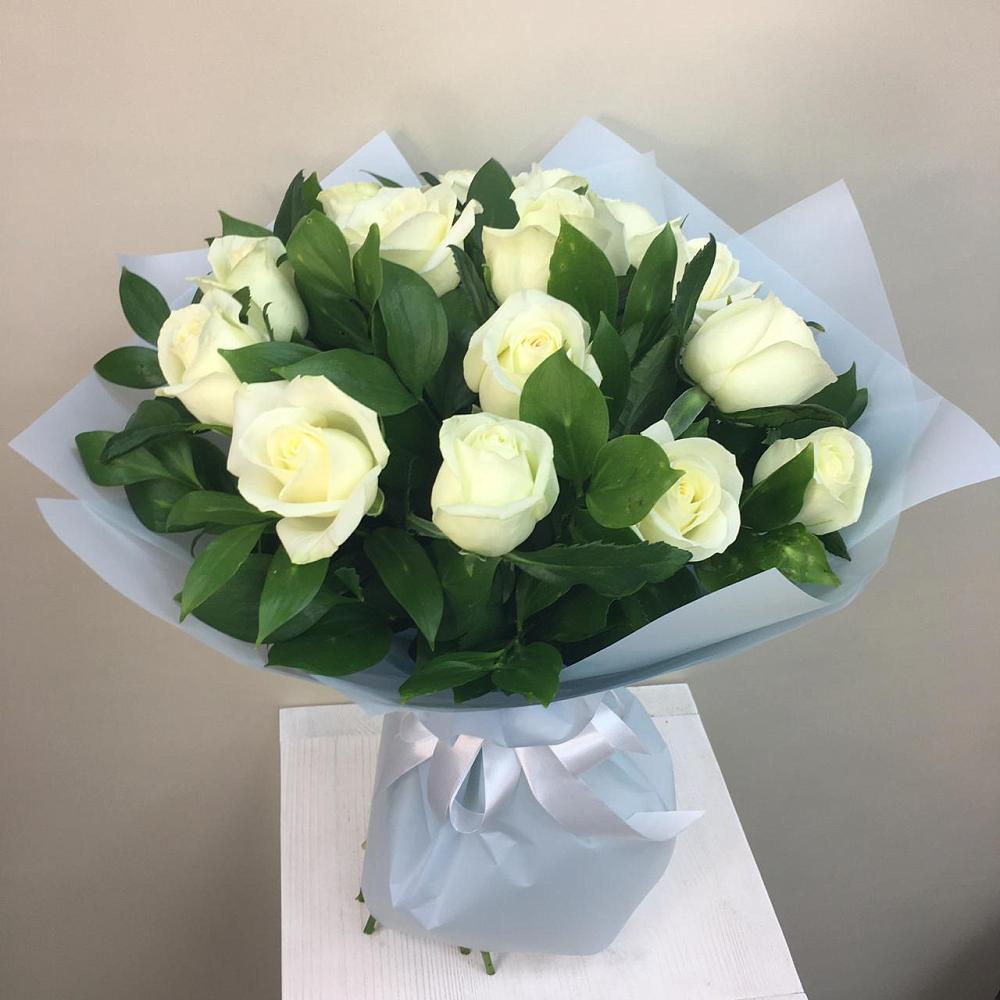 Букет 15 Белых роз Проуд в Добрянке