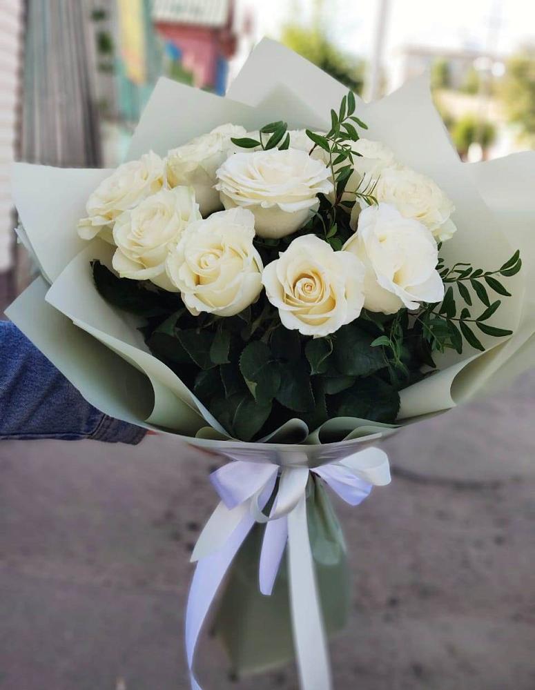 Букет Белые розы Проуд в Добрянке
