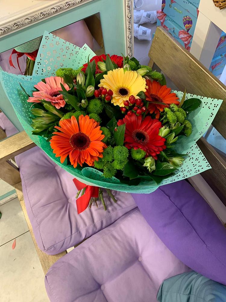 Букет цветов из: Герберы, Хризантемы и Альстромерии в Добрянке