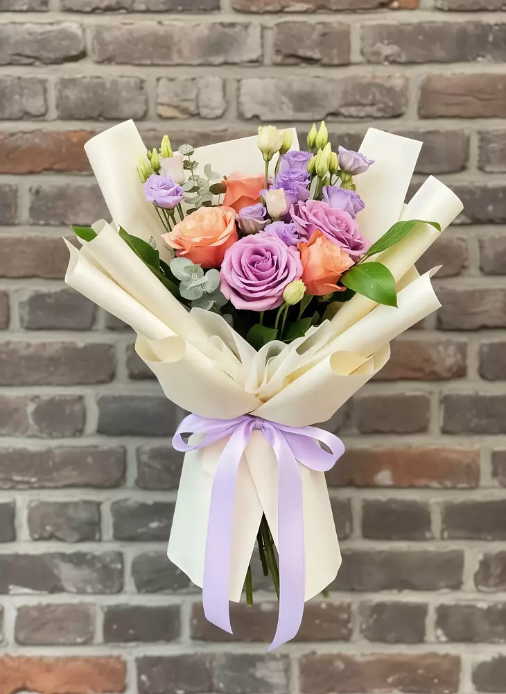 Букет цветов из: Лизиантусы и Розы в Добрянке