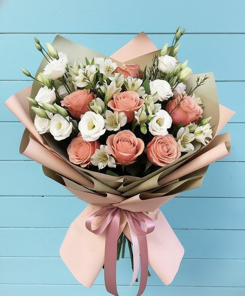 Букет цветов из: Розы, Альстромерии и Лизиантусы в Добрянке