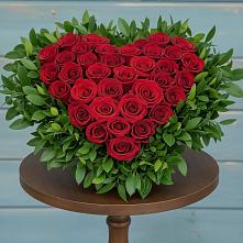 Цветочная композиция из Розы в виде сердца в Добрянке