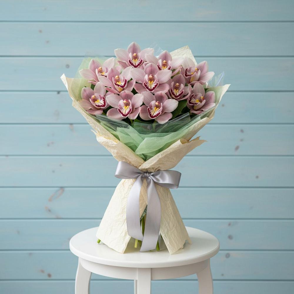 Букет цветов из: Орхидеи и Розы в Добрянке