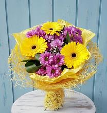 Букет цветов из:  Хризантемы и Герберы в Добрянке
