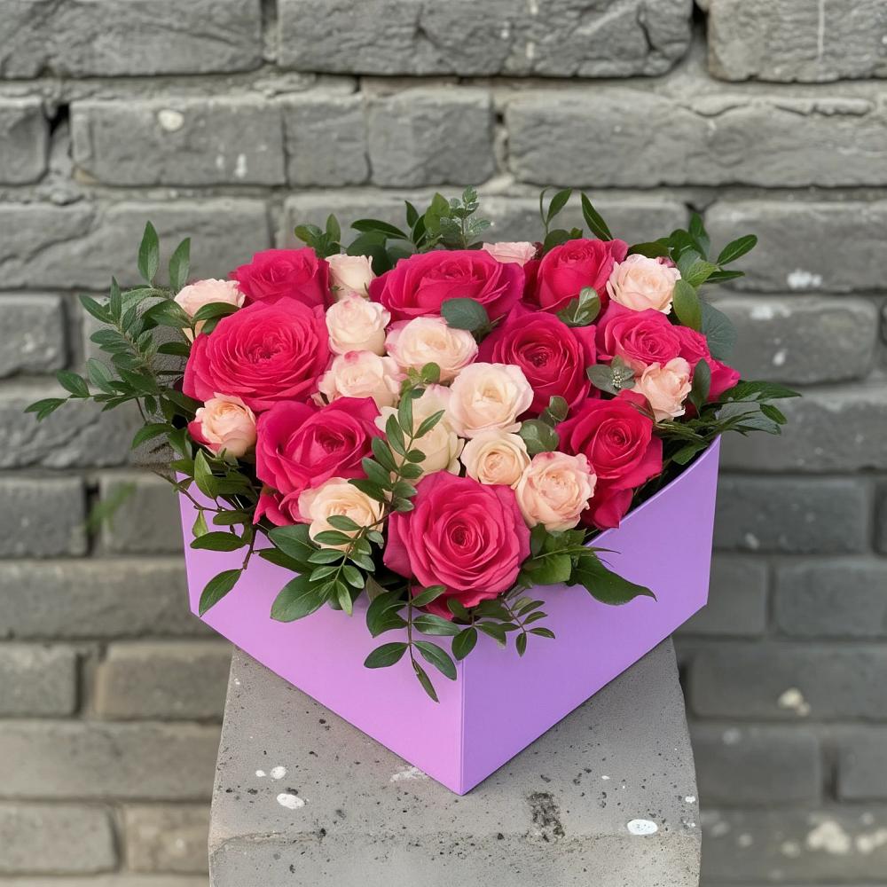 Цветочная композиция из Розы в коробке в Добрянке