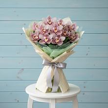 Букет цветов из:  Орхидеи и Розы в Добрянке