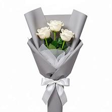 Букет 3 белые розы в Добрянке