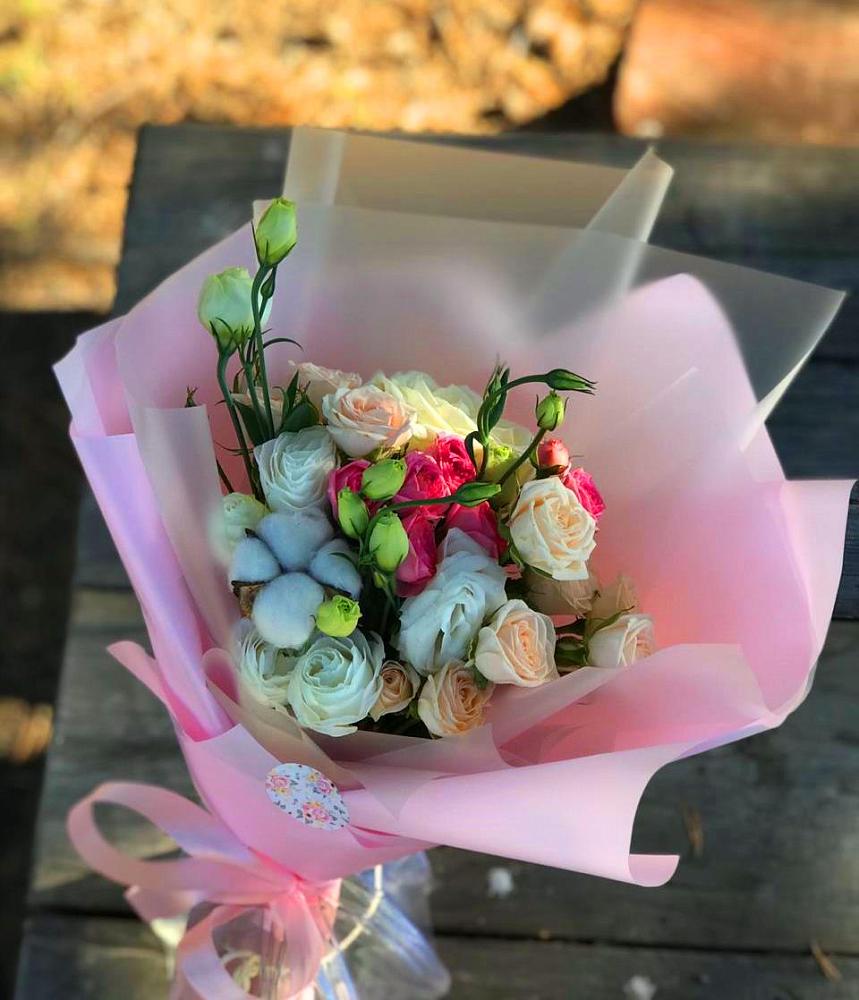 Букет цветов из: Розы и Лизиантусы в Добрянке