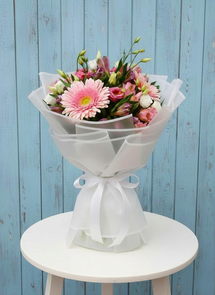 Букет цветов из: Герберы, Альстромерии и Лизиантусы в Добрянке