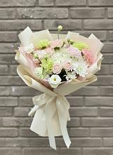 Букет цветов из:  Гвоздики, Розы, Лизиантусы и Хризантемы в Добрянке