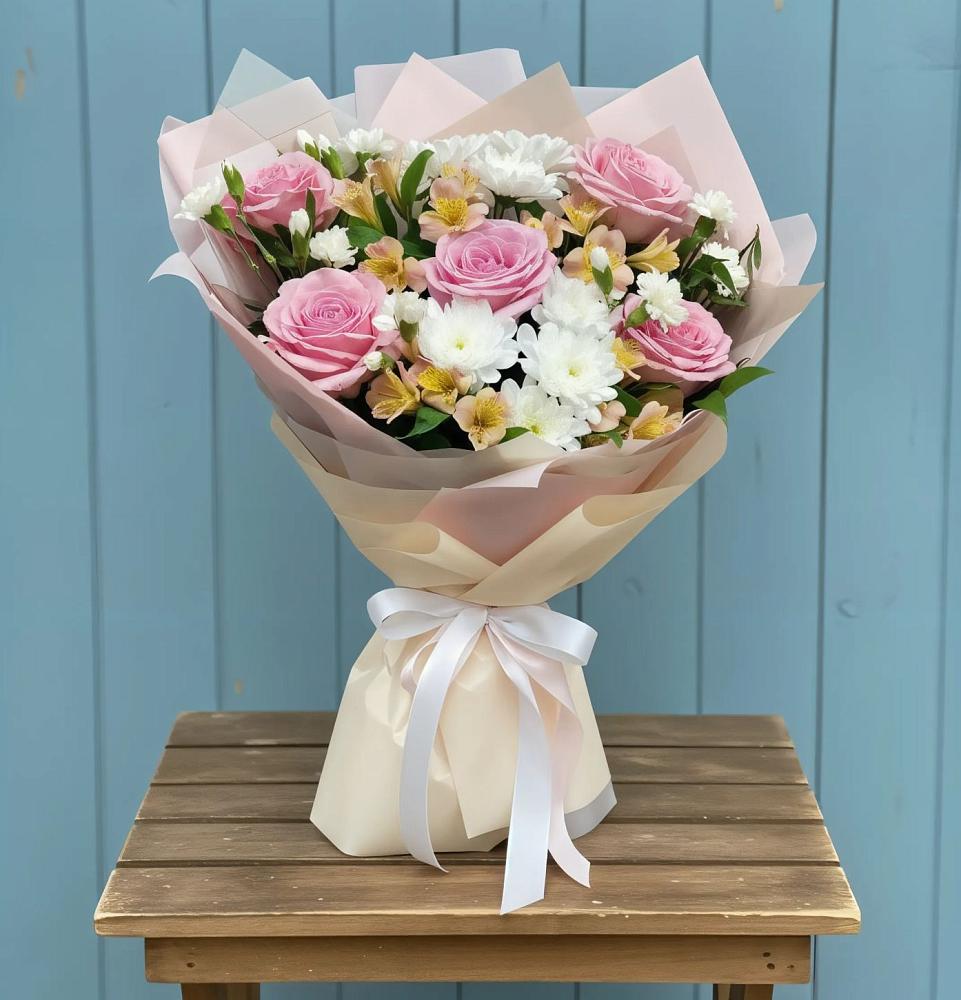 Букет цветов из: Гвоздики, Орхидеи и Розы в Добрянке