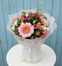 Букет цветов из:  Герберы, Альстромерии и Лизиантусы в Добрянке