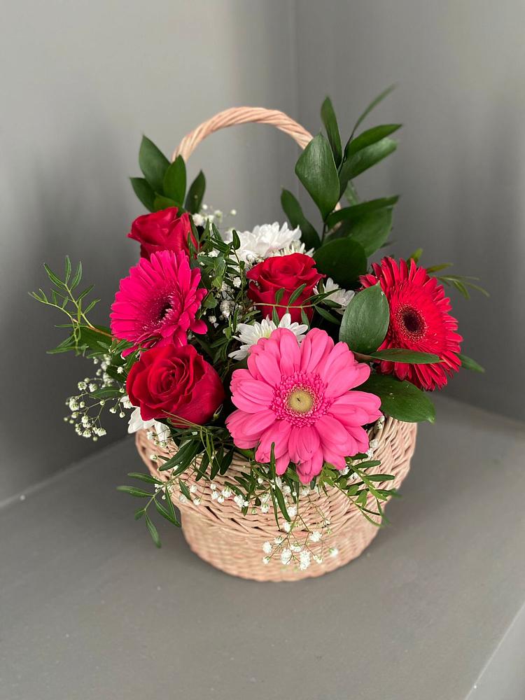 Цветочная композиция из Розы, Хризантемы и Герберы в корзине в Добрянке