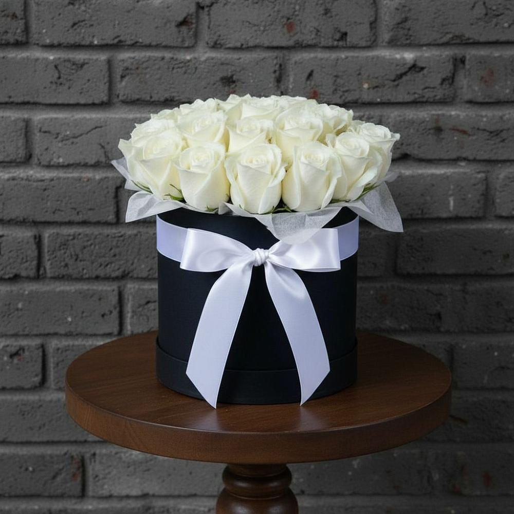 Цветочная композиция из Розы в шляпной коробке в Добрянке