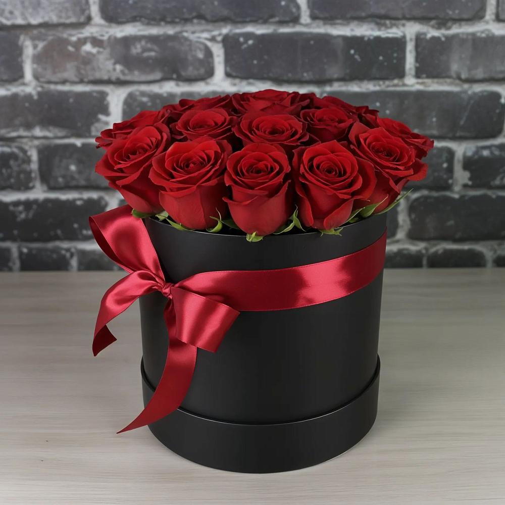 Цветочная композиция из Розы в шляпной коробке в Добрянке