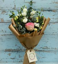 Букет цветов из:  Розы и Лизиантусы в Добрянке