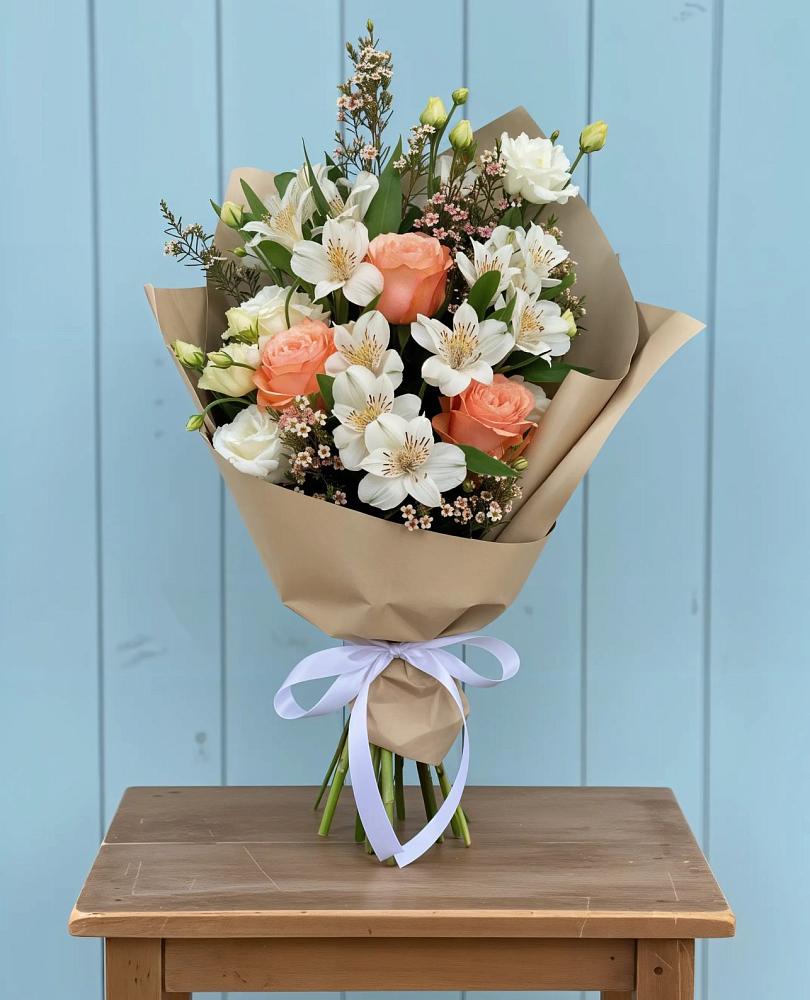 Букет цветов из: Альстромерии, Лизиантусы, Розы и Хризантемы в Добрянке