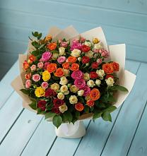 Букет Микс из разноцветных кустовых роз в Добрянке