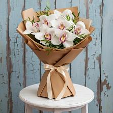 Букет цветов из:  Орхидеи и Розы в Добрянке