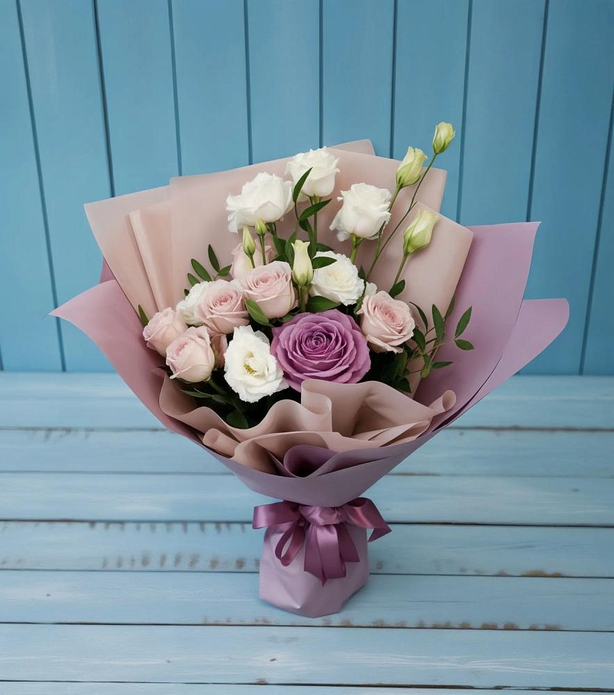 Букет цветов из: Розы и Лизиантусы в Добрянке